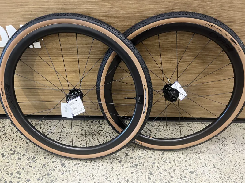 Giant CRX2 Wheelset plus Cadex 700x40 Tubeless Tyres